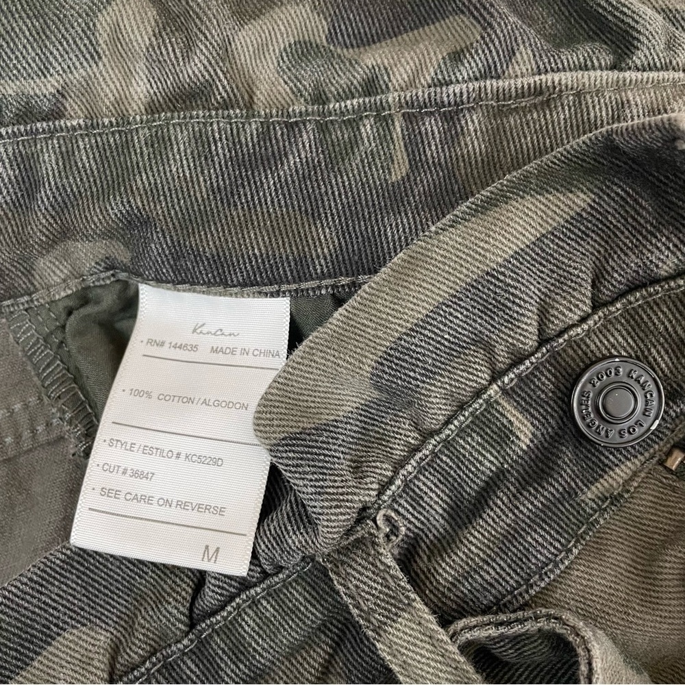 KanCan Hunter Camo Ultra High Rise Belted Shorts Medium - Picture 13 of 16